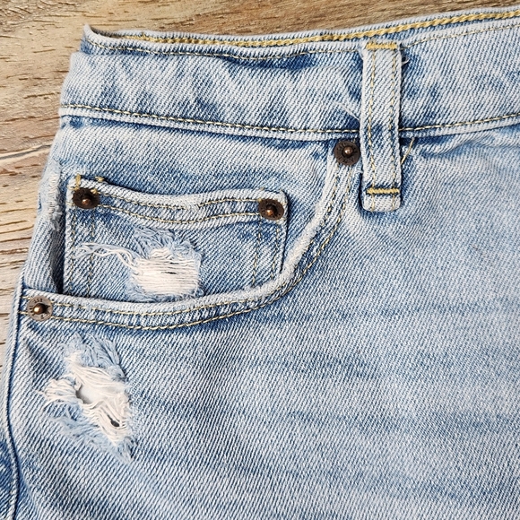 Abercrombie & Fitch High Rise New York Distressed Shorts Size 27/4R - Picture 3 of 9